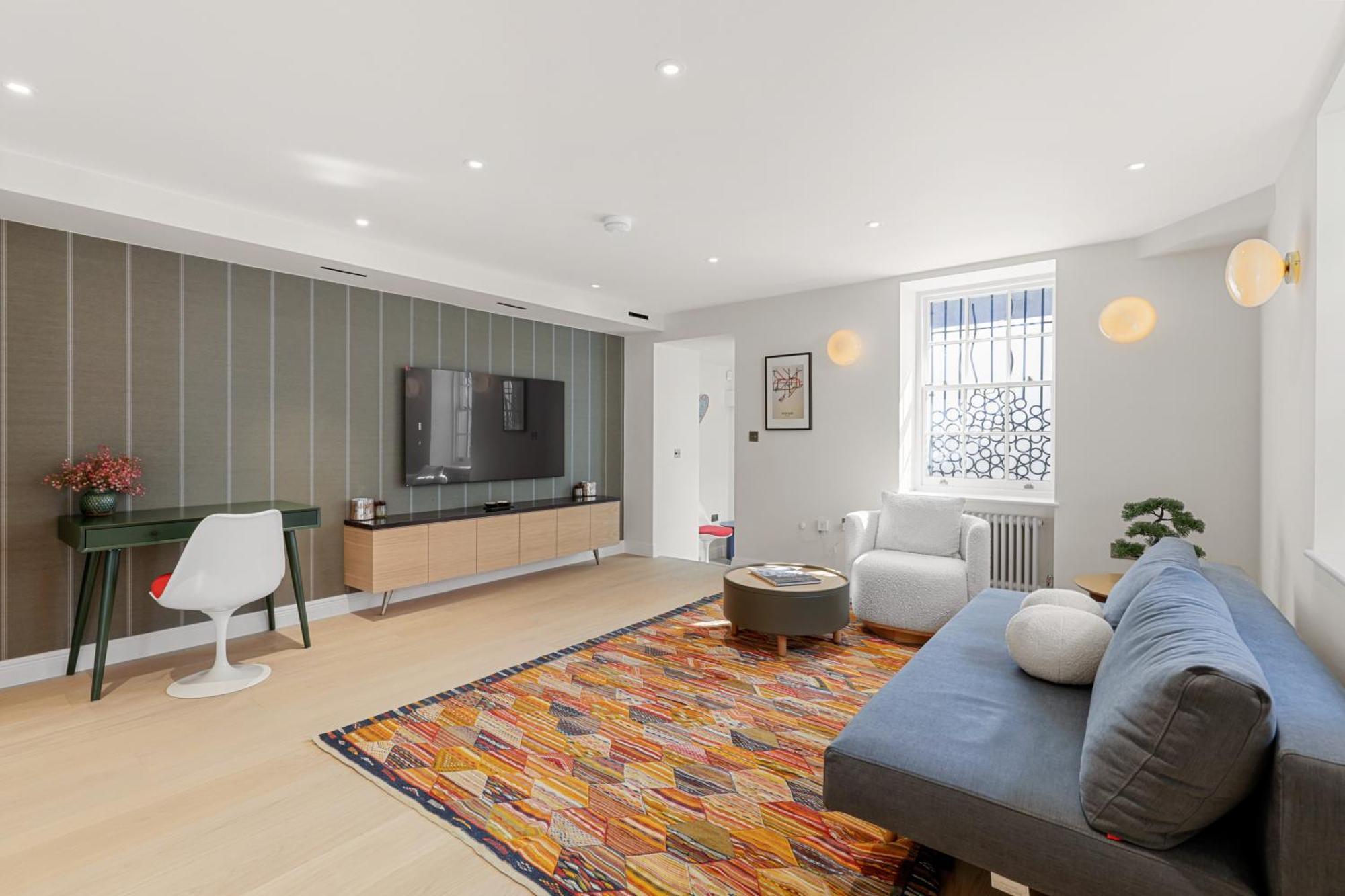 1 Bedroom Basement Flat In * London